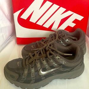 Nike kids P6000 used size 1.5y in good condition.